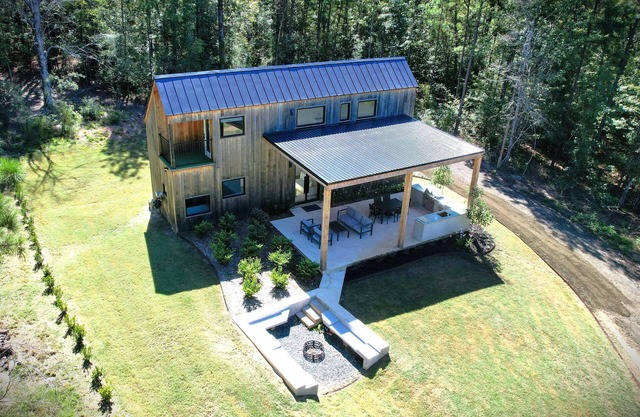Avian Acres - Modern Cabin on 65 secluded acres of forest, creeks, and trails.
