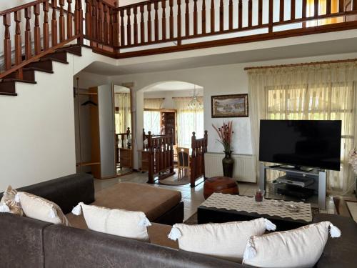 Avra Villa with Garden Vibes & BBQ Nights by GG
