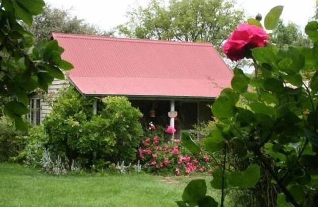 Award winning Poppys Cottage B&B Farmstay