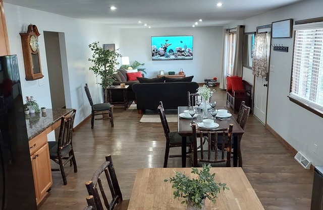 Awesome getaway! Two King beds three smart large screen TVs