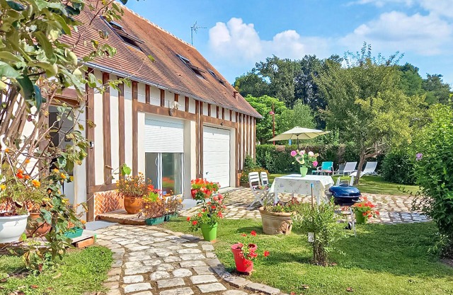 Awesome home in Selles-Saint-Denis