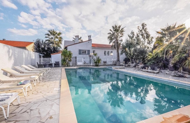 Awesome home in Baixas