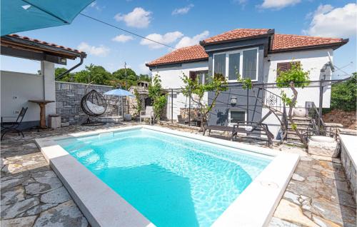 Awesome Home In Danilo