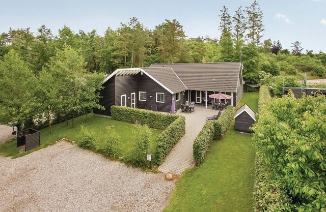 Awesome home in Ebeltoft with WiFi