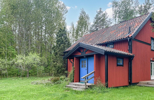 Awesome home in Grisslehamn with sauna