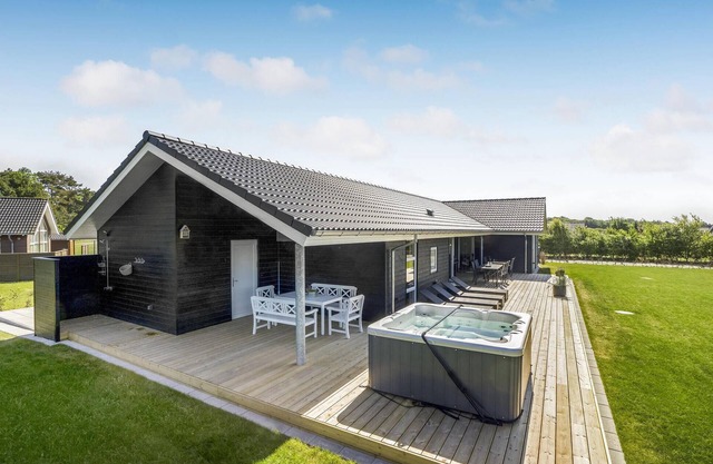 Awesome home in Hadsund with WiFi