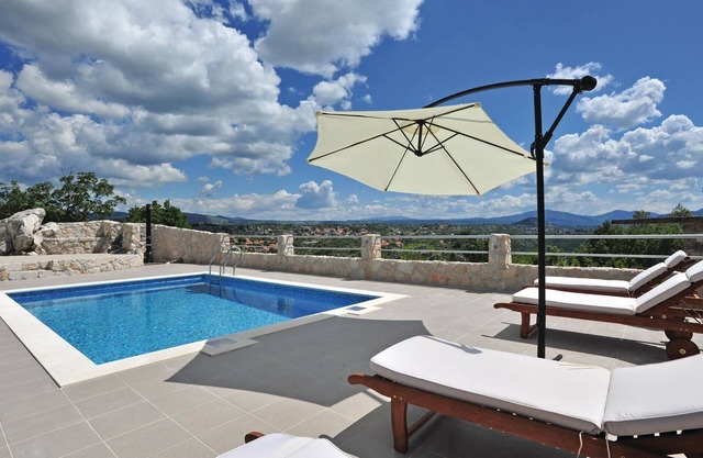 Awesome home in Kucice with WiFi