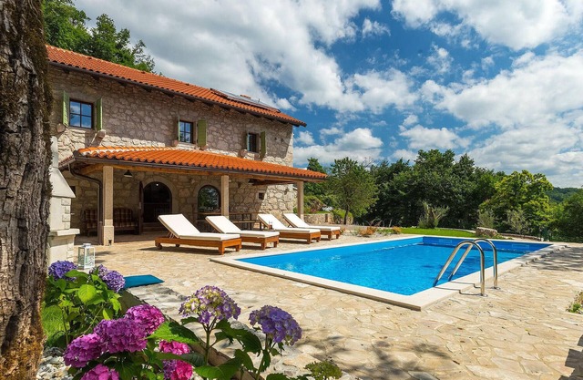 Awesome home in Opatija