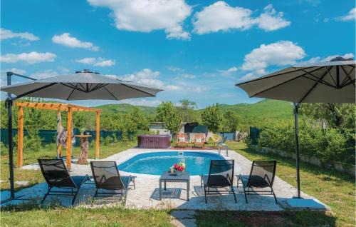 Awesome Home In Unesic