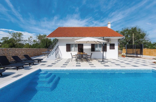Awesome home in Unesic with WiFi