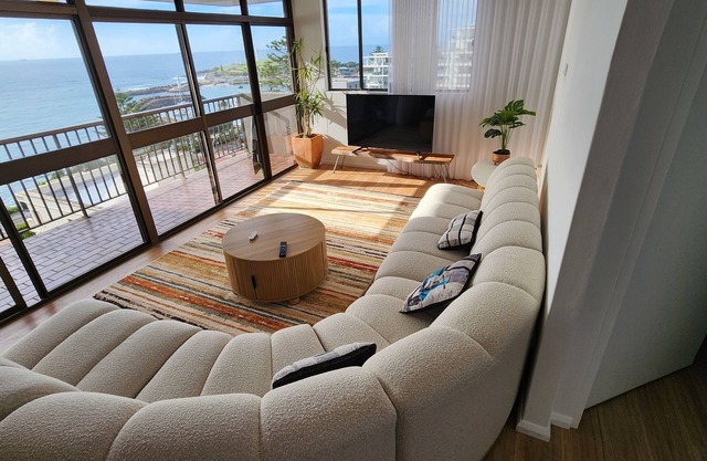 Awesome outlook of Blue Mile Wollongong, beaches, pools, restaurants, harbour