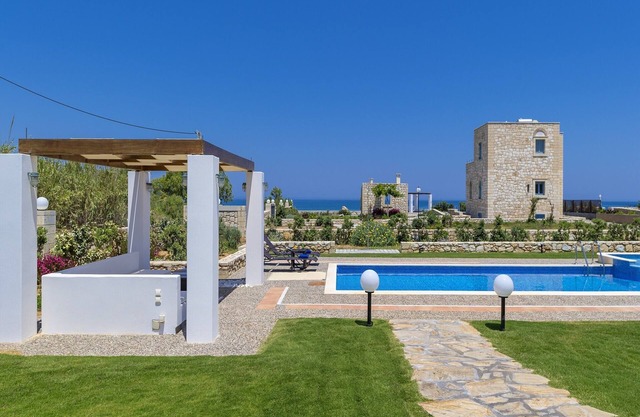 Azure villa - Three Bedroom Villa, Sleeps 7