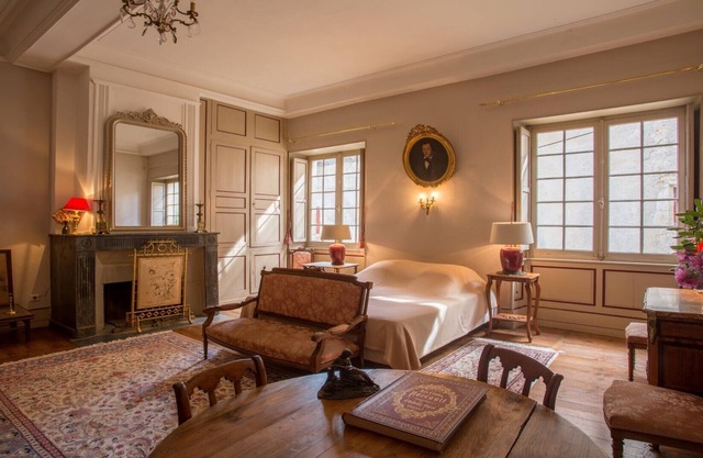 Béarn family suite at Château d'Estrac