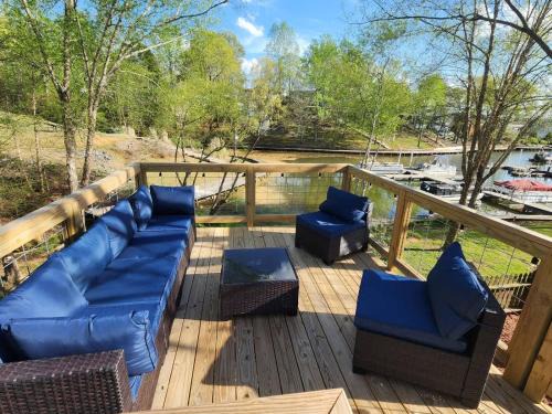 Badin Shores Lake Home Lots of Amenities