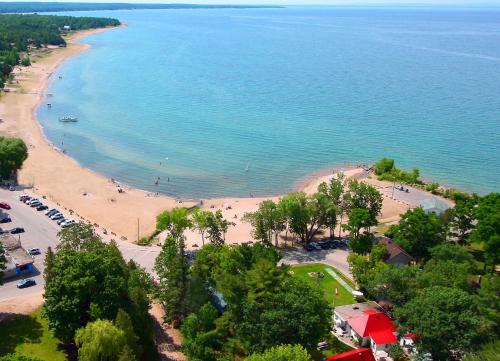 Balm Beach Resort and Motel
