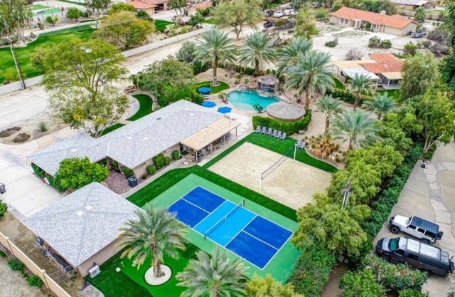 BAREFOOT VOLLEYBALL BUNGALOW-1ACRE