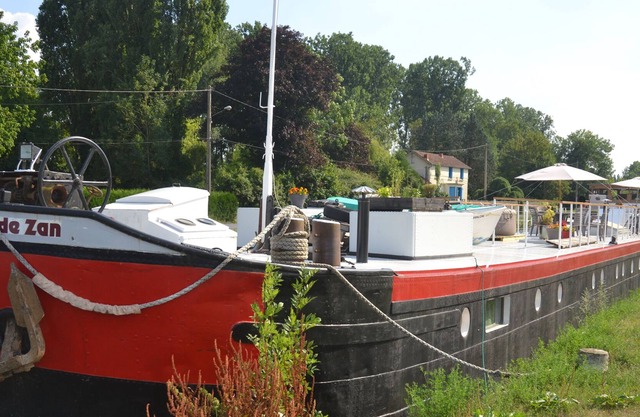 Barge moored at the Chaumot marina, Nivernais canal