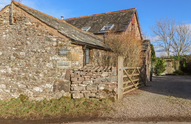 BARN END, pet friendly, character holiday cottage in Shap