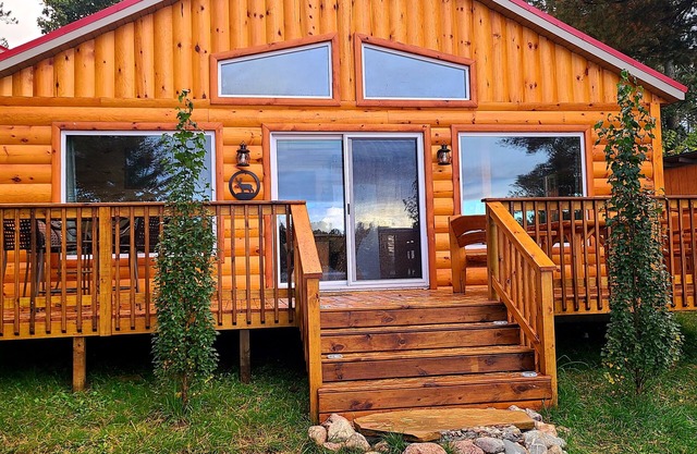 Bayview Cabin on Picturesque Northwoods 7 mile chain of lakes (All seasons)