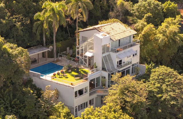 BEAUTIFUL MANSION IN LEBLON/S.CONRADO.