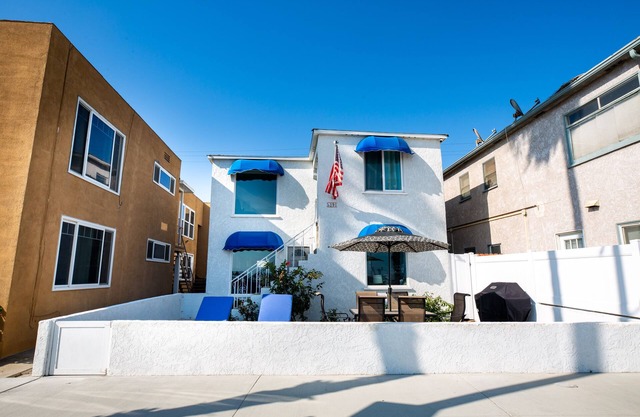 Beach across the street, Alamitos Bay steps away! No hidden Fees!