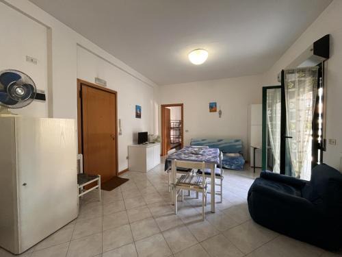 Beach Apartment Cattolica 2min to Beach AC w Parking - Il Lupo Affitta