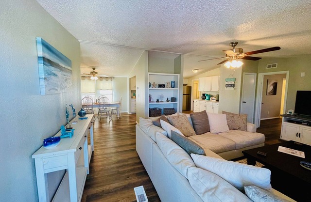 "Beach Break" less than 10 minutes from Lake Texoma and Choctaw Casino
