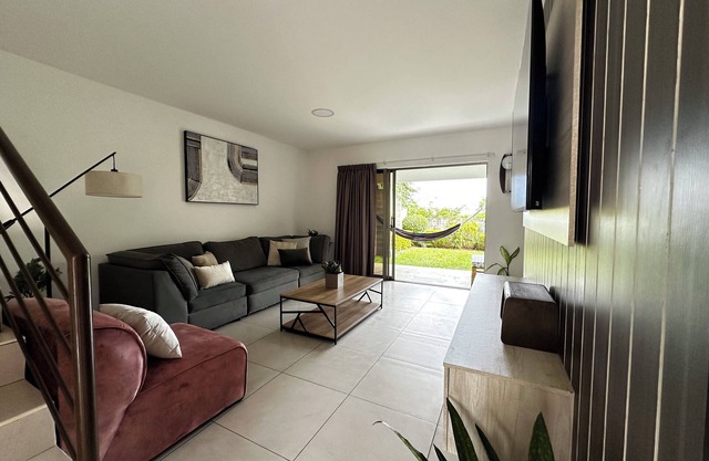 Beach & City Escape: 5 Bedroom Home + Pool & Sports Areas