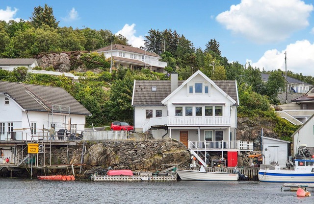 Beach front apartment in Steinsland