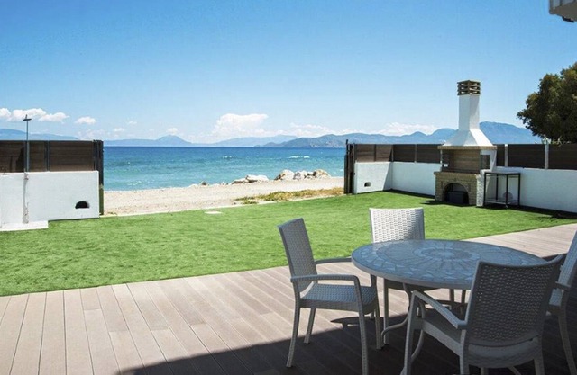 Beach house in Kiato