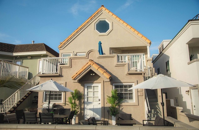 Beach Paradise! Visit beautiful Mission Beach.beach and bay access