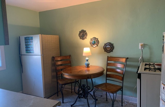 Beach Side Studio #3 (Apartment) - Pets Allowed by RedAwning