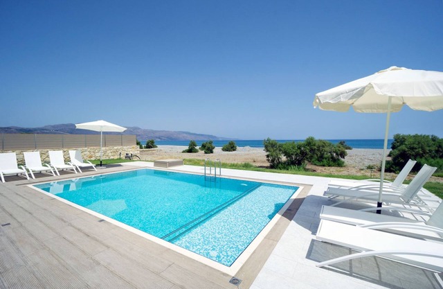 Beach Villa II, with 4 bedrooms, private pool, next to the beach