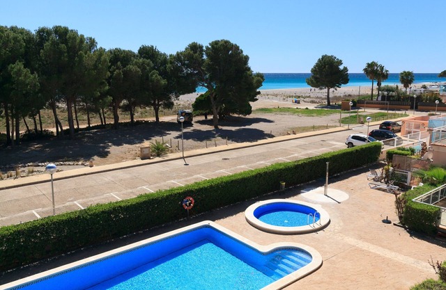 Beachfront apartment perfect for small families · UHC ARCO DEL SOL 165