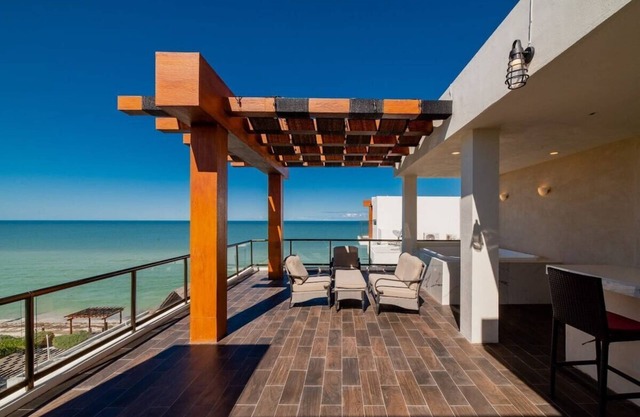 Beachfront 3BR PH, Private Jacuzzi, Rooftop, Gym!