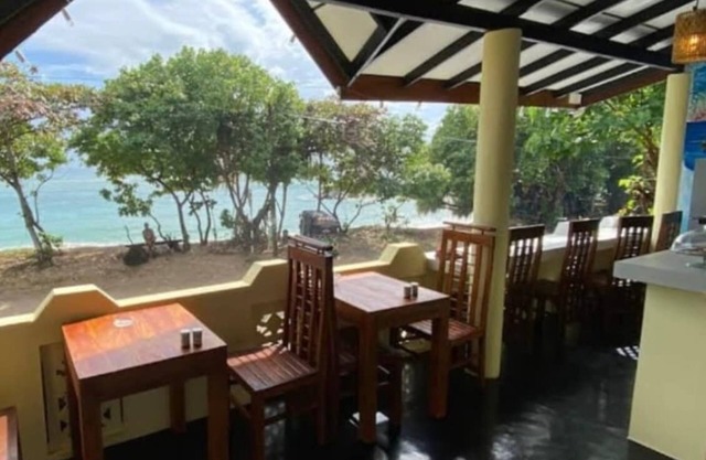 Beachfront 4-bedroom villa in fabulous Ahangama!