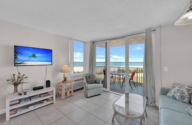 Beachfront Condo Offers Fun and Sun At Bargain Price! PET FRIENDLY!