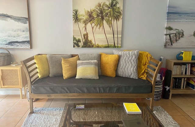 BEACHFRONT On The Esplanade - Bay Views - Spacious Ground Floor unlimitedWIFI