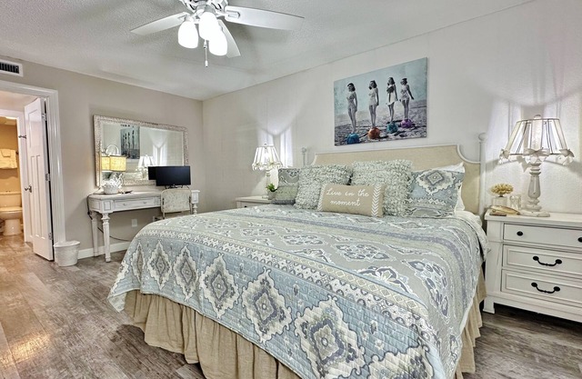 Beachfront Paradise, Retro Twist, Exquisite Views, Private Entrance, EV Car Charger!