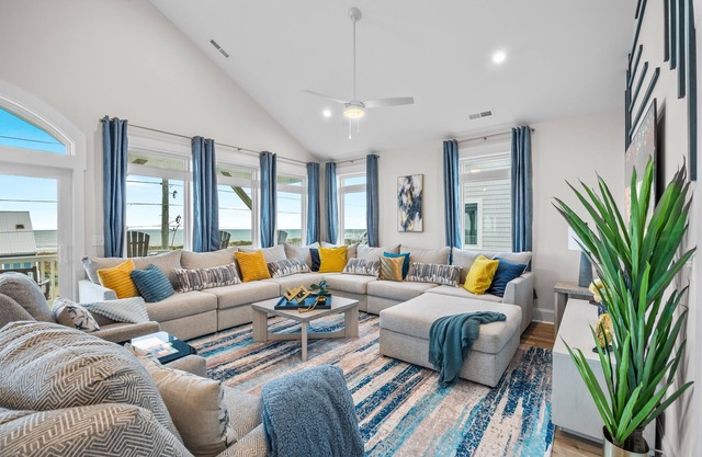 Beachfront, Pool,HotTub,Sauna, FirePit, EV Charger!