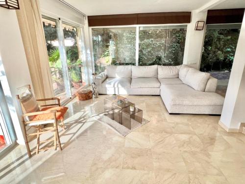 Beachside 4-Bedroom with Pool