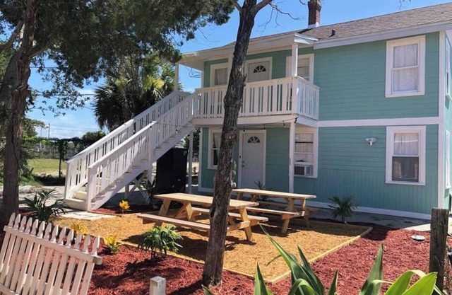 Beachside Cottage Walk 2Beach/Ocean Center PETS OK
