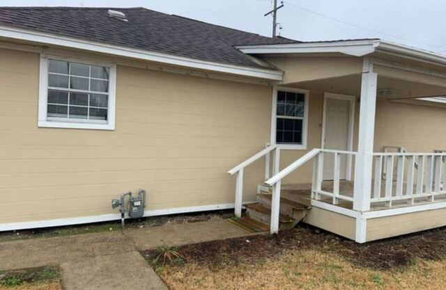 Beaumont Chateau - SHORT/LONG TERM FURNISHED 2/2 HOUSE