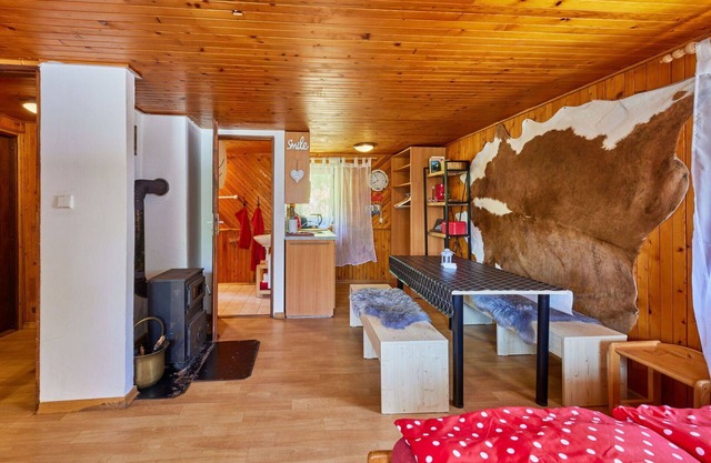 Beautiful private villa for 4 guests with pool, WIFI, TV, patio, pets allowed and parking