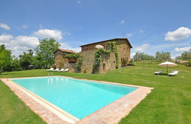 Beautiful apartment for 6 guests with pool, WIFI, terrace, pets allowed, panoramic view and park.