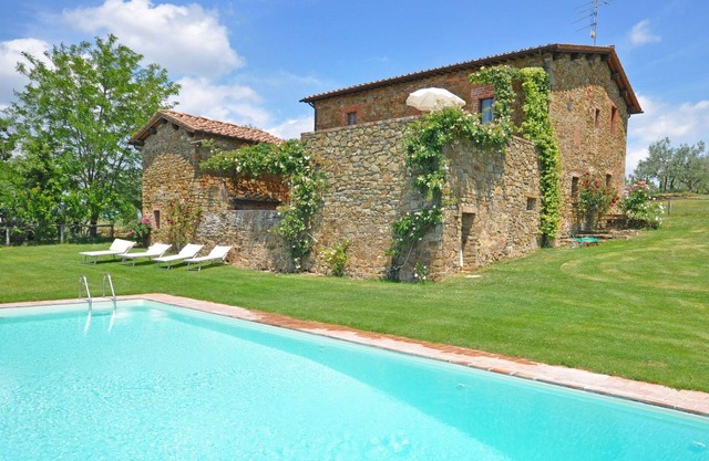 Beautiful apartment for 3 guests with pool, WIFI, pets allowed, panoramic view and parking