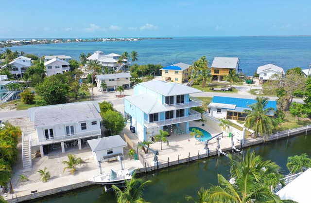 Beautiful, 2100 sq ft 3/2 w/ocean views & easy ocean & gulf access.