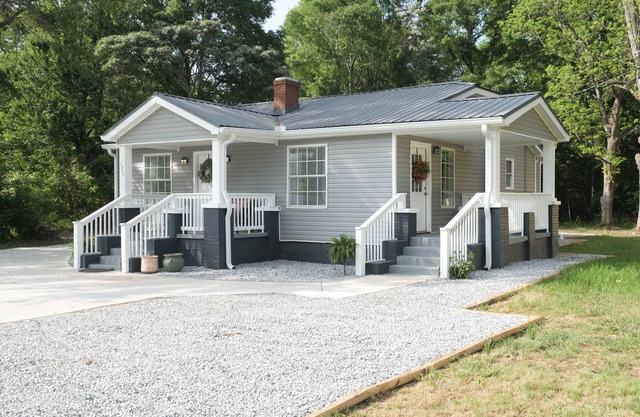 Beautiful 3/2 Family Home