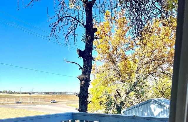 Beautiful 3-bedroom townhouse with free parking