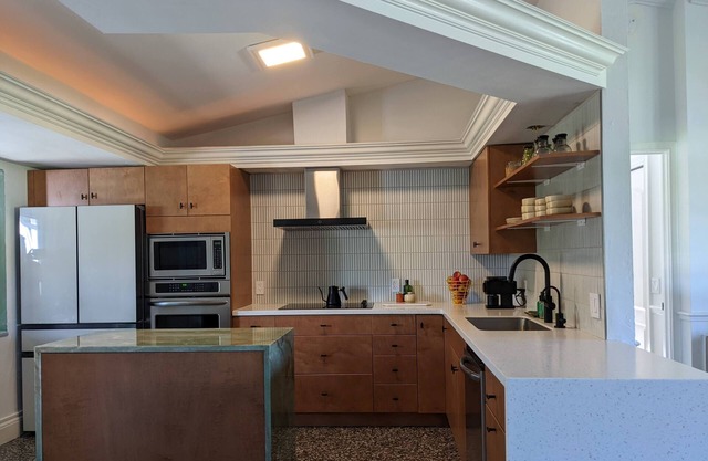 Beautiful 3 bedroom, surrounded by tropical gardens